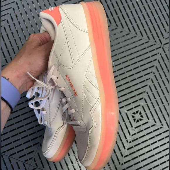 Reebok women’s royal tech coral size 9 - Picture 2 of 4